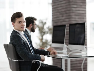 Ofiste iş adamı portresi