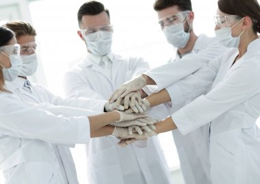 el arkadaşlarıyla istifleme doktorların yakın çekim fotoğraf