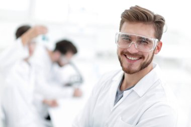 closeup.successful bilim adamı hafif bir arka plan üzerinde