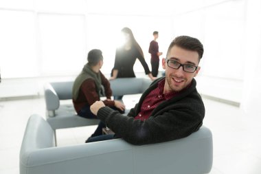 modern bir kendine güvenen erkekler portresi