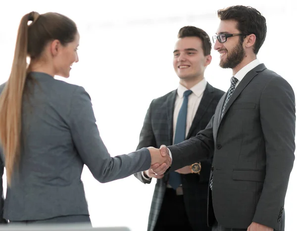 Conceito de negócio .handshake parceiros financeiros . — Fotografia de Stock