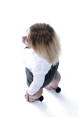 Kameraya bakarak en iyi .genç modern gülümseyen iş kadını üzerinden görüntülemek.