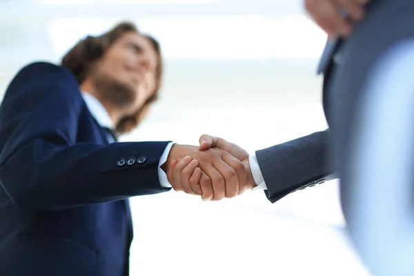 成功的商业人握手后好交易. — 图库照片