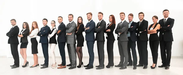 Grande business team in piedi braccia incrociate di fronte — Foto Stock