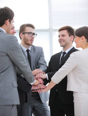 portre. iş takım birlikte sıktı elleri ile