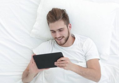 En iyi view.young adam dijital bir tablete yazma