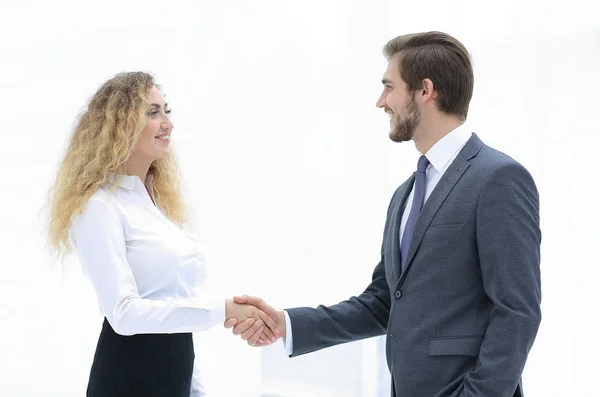 Stretta di mano di un uomo d'affari e una donna d'affari . — Foto Stock