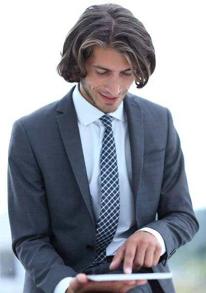 Närbild .businessman med digital tablett — Stockfoto