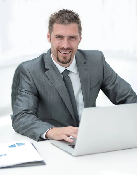 Closeup.smiling businessman working with laptop Royalty Free Stock Images