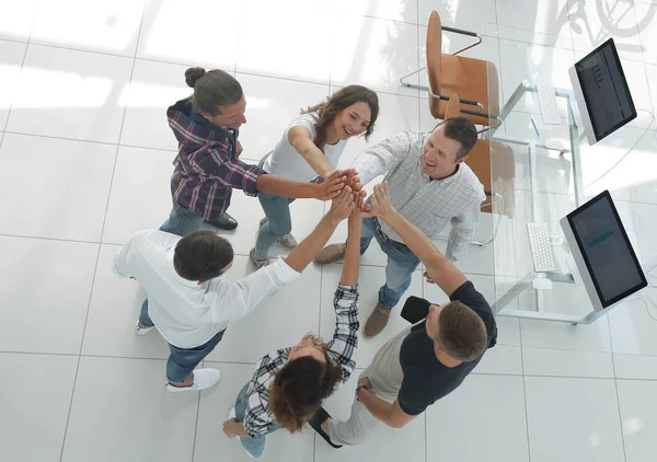 Creative team giving each other a high five — Stock Photo, Image