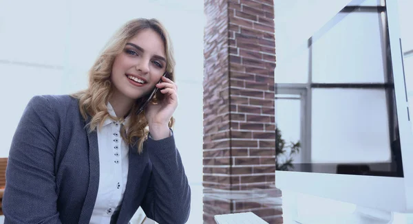 Imagen de fondo de una mujer de negocios en el lugar de trabajo —  Fotos de Stock