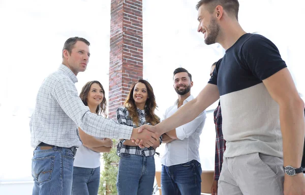 Apretón de manos gente de negocios — Foto de Stock