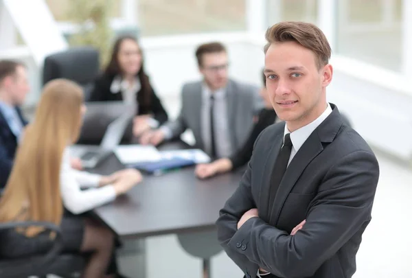 Practicante en el fondo del equipo de negocios — Foto de Stock