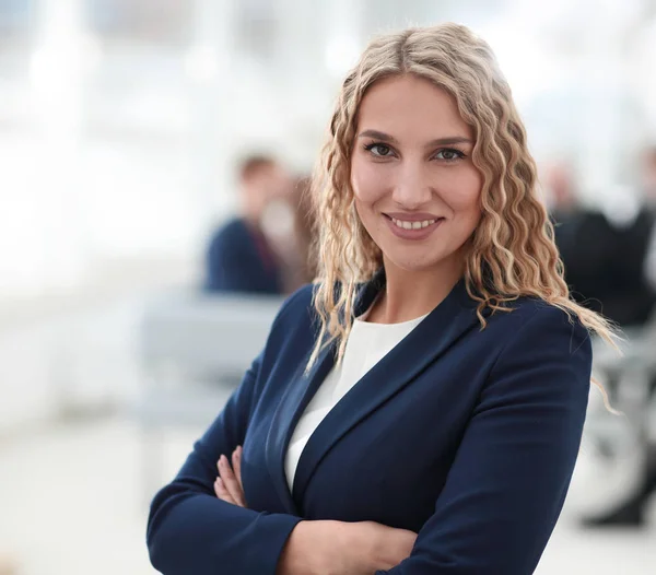 Portret van succesvolle zakenvrouw op de achtergrond van het Bureau — Stockfoto