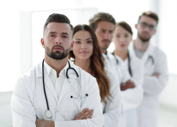 Retrato del equipo médico de pie juntos — Foto de Stock