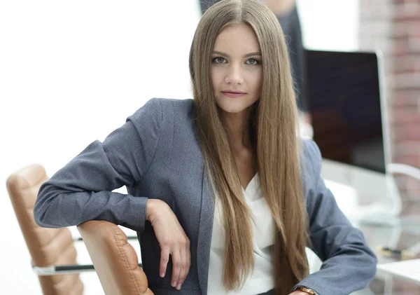 Secretaria mujer en una oficina moderna —  Fotos de Stock