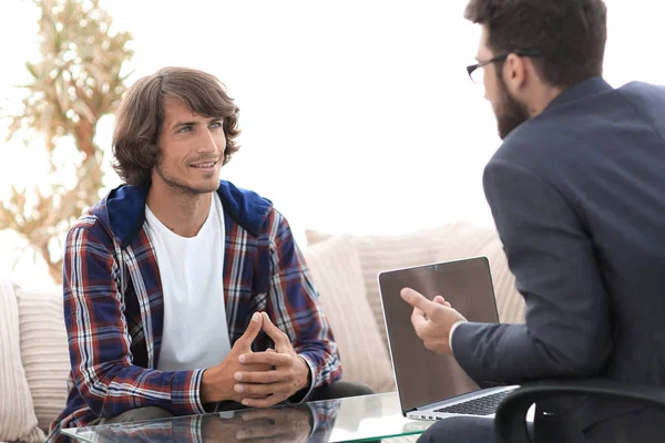 Ervaren begeleiding counseling client. — Stockfoto