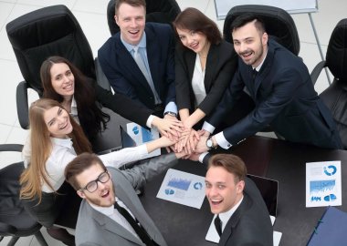 iş takım birlikte masada sıktı elleri ile