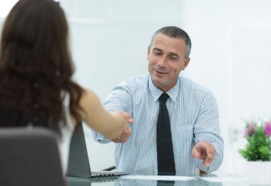 Yöneticisi müşteri imzalanmış bir sözleşme sağlar.