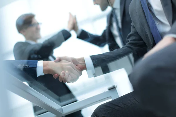 Business men shaking hands. Closeup. — Stock Photo, Image