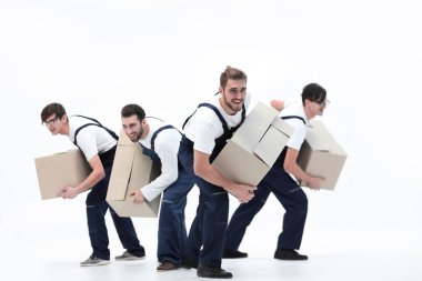 Sorumlu nakliyeciler işlerini yapmak için acele ediyorlar..