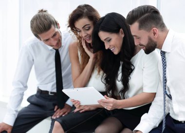 closeup.business takım tablet bilgisayar arıyor.