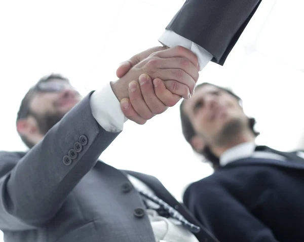 Imagen recortada de gente de negocios dándose la mano —  Fotos de Stock