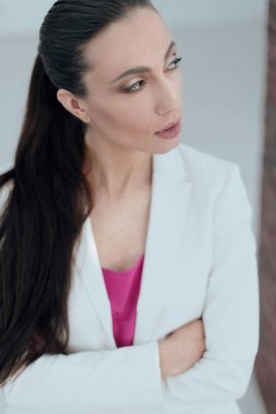 portre. Kendine güvenen iş kadını.