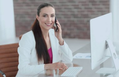 onun işyerinde kadın Yardımcısı