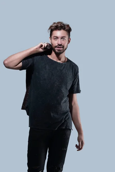 Retrato de un hombre barbudo de moda sobre un fondo gris — Foto de Stock