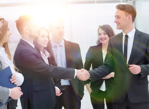 Business team looks at the handshake business partners — Stock Photo, Image