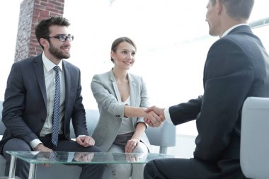 güvenilir el sıkışma iş ortakları