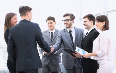 hoş geldiniz ve karşılıklı iş ortakları brifing üzerinde