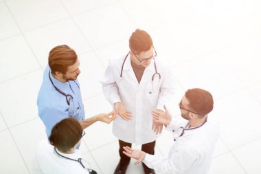 fikirleri tartışmak doktorlar top.a grubundan görüntülemek