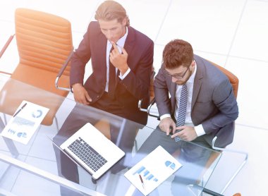 başarılı çalışanlar önemli sorunları tartışıyor