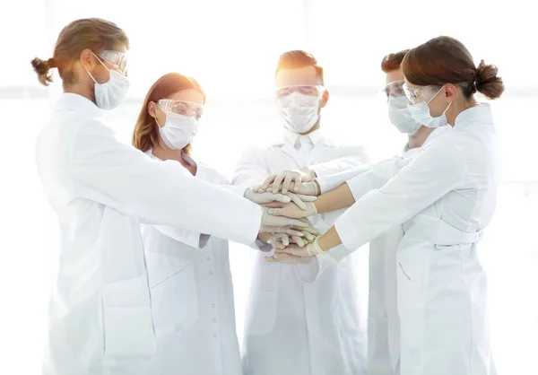 Närbild foto av läkare stapling hand med medarbetare — Stockfoto