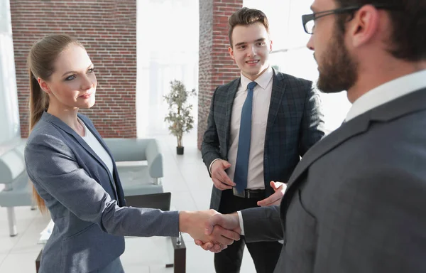 Business concept.handshake Manager e cliente — Foto Stock