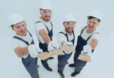 takım kameraya bakarak inşaat işçileri