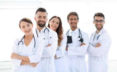 Doktorlar stajyerler başarılı bir grup portresi.