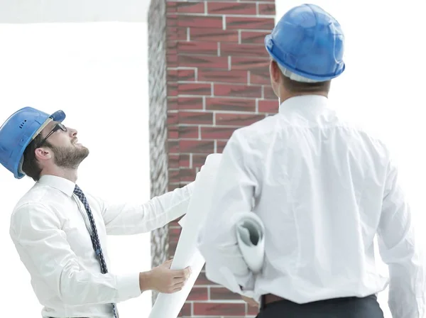 Architect and the foreman of the construction estimate new building — Stock Photo, Image