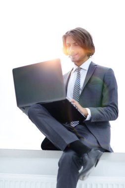 bir dizüstü bilgisayarda çalışma closeup.successful iş adamı