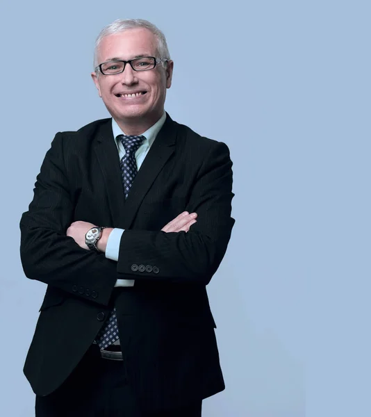 Hombre guapo en traje negro y gafas — Foto de Stock