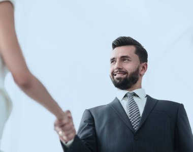 İş ortaklarının el sıkışması