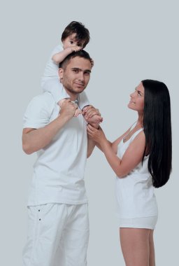 beyaz zemin üzerinde mutlu bir aile