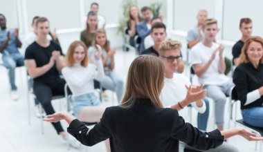 İş merkezinin konferans odasındaki seminerin arkaplan resmi