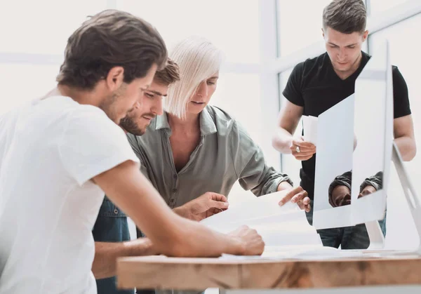 Imagen de un equipo empresarial que trabaja en una oficina — Foto de Stock