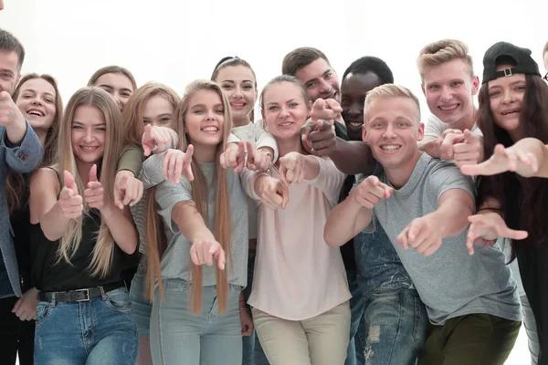 Gruppe junger Gleichgesinnter, die auf dich zeigen — Stockfoto