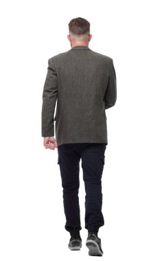 Kendine güvenen bir adam öne çıkar. beyaz üzerine izole