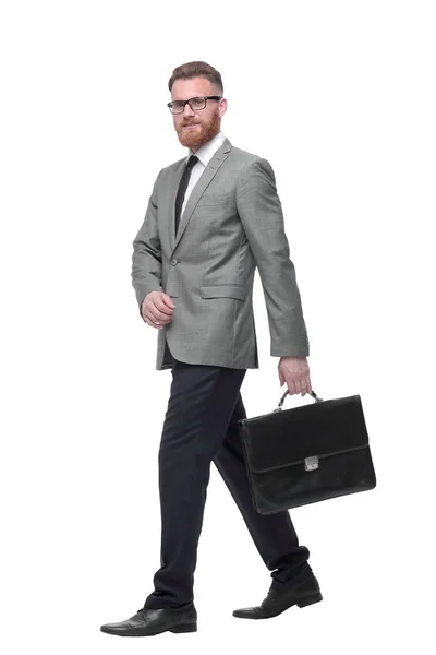 Sikeres üzletember a táskával megy előre. izolált fehér — Stock Fotó
