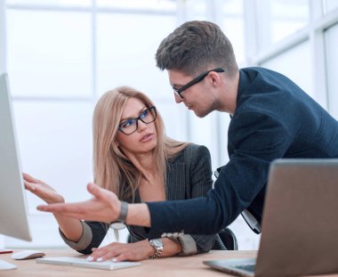 Çalışkan genç meslektaşlar yeni verileri tartışıyor.